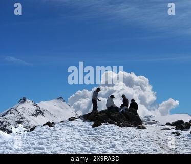 Silhouette de touristes à Gornergrat, Alpes Pennines, Suisse Banque D'Images