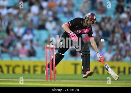 Londres, Angleterre. 2 juin 2024. Tom Kohler-Cadmore fait son chemin lors du match Vitality Blast entre Surrey et Somerset au Kia Oval. Kyle Andrews/Alamy Live News. Banque D'Images