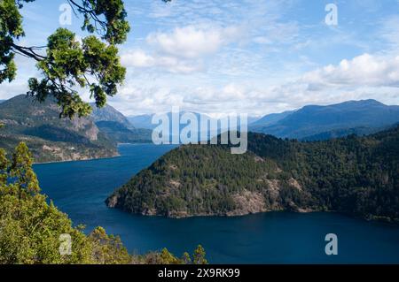 Paysages époustouflants de Bariloche, Siete Lagos et San Martin de los Andes en Argentine, avec lacs sereins, montagnes majestueuses et forêts luxuriantes. Banque D'Images