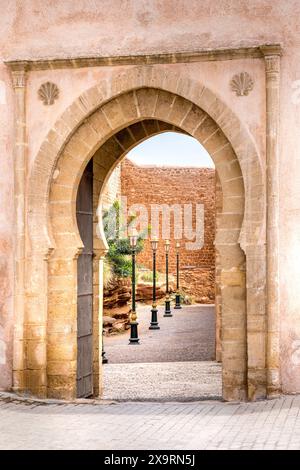 Rabat, Maroc - 23 mars 2024 : porte d'entrée de la Kasbah des Oudayas à Rabat, Maroc Banque D'Images