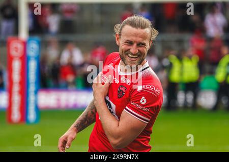 Salford, Manchester, Royaume-Uni. 2 juin 2024. Super League Rugby : Salford Red Devils vs London Broncos au Salford Community Stadium. Tous les sourires pour CHRIS HANKINSON après le match. Crédit James Giblin/Alamy Live News. Banque D'Images