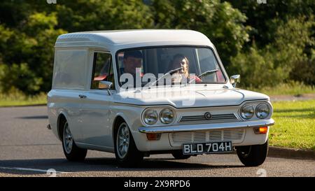 Stony Stratford, Royaume-Uni - 2 juin 2024 : 1970 blanc Hillman Imp van conduisant sur une route de campagne britannique Banque D'Images