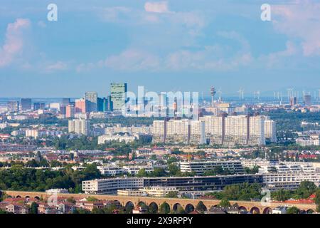 Gratte-ciel à Wienerberg, Wohnpark Alterlaa lotissement résidentiel, aqueduc Liesing front Vienna 00. Aperçu Wien Autriche Banque D'Images