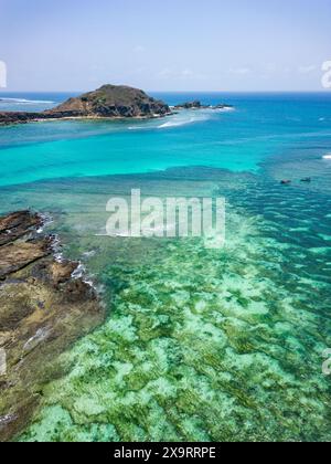 Vue aérienne de la plage de surf populaire de Tanjung aan sur l'île de Lombok, Indonésie Banque D'Images