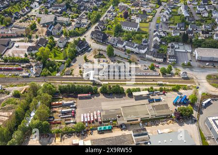 Vue aérienne, gare de Bestwig, Deutsche Bahn AG, chantier avec grue de chantier, passage couvert pour piétons, , Bestwig, Sauerland, Banque D'Images