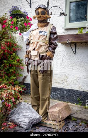 Daresbury Village, Cheshire, Royaume-Uni. 02 juin 2024. Officier né en Nouvelle-Zélande, Sir Keith Rodney Park, GCB, KBE, MC and Bar, DFC, représenté par un épouvantail au Daresbury Village Scarecrow Festival pour commémorer le 80e anniversaire du d-Day Credit : John Hopkins/Alamy Live News Banque D'Images