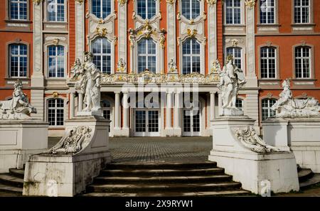 Sphinx sur les escaliers de la terrasse du Palais électoral baroque à Tier, Allemagne. Banque D'Images