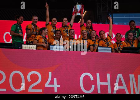 Madrid, Espagne. 02 juin 2024. Finales du Championnat de rugby à sept le dernier jour. FINALE FÉMININE, cérémonie du trophée, gagnantes de la 1ère place en Australie. Des équipes du monde entier s'affrontent ce week-end dans la finale très attendue du Rugby Sevens Championship, mettant en valeur leur vitesse, leurs compétences et leur stratégie dans un tournoi passionnant et rapide. Les spectateurs sont censés remplir les stands, créant une atmosphère électrique sur le site. Crédit : Enriquepsans/Alamy Live News Banque D'Images