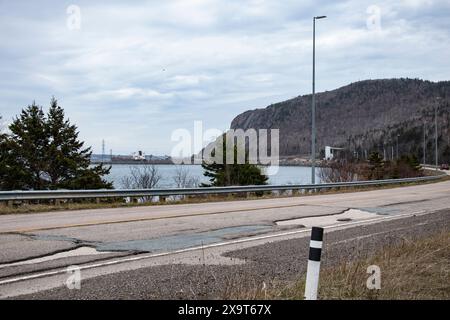 Approche de la chaussée Canso sur NS 104 à Aulds Cove, Nouvelle-Écosse, Canada Banque D'Images