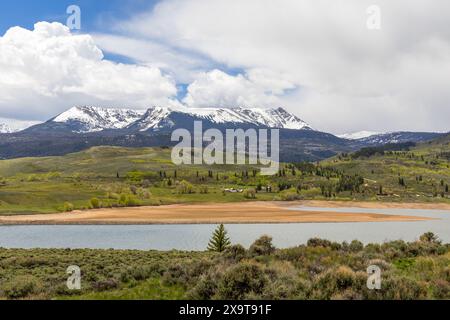 Belle vue panoramique du réservoir Green Mountain sur Blue River dans le Colorado Banque D'Images