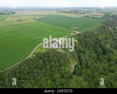 Vue aérienne des bunkers de la seconde guerre mondiale près d'Arromanches-les-bains, France Banque D'Images