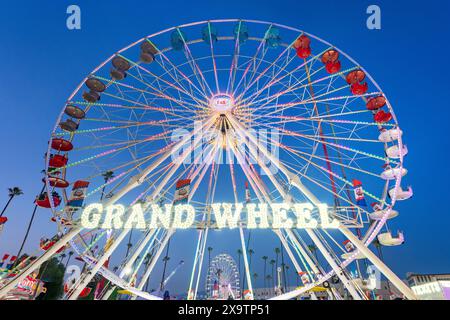 Grande roue à la foire du comté de Los Angeles- 23 mai 2024 - Los Angeles, Californie - États-Unis Banque D'Images