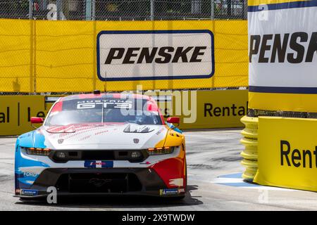 1er juin 2024 : le pilote Ford Multimatic Motorsports Dirk Muller (65 ans) conduit pendant la Chevrolet Detroit Sports car Classic. La série IMSA WeatherTech Sportscar présente la Chevrolet Detroit Sports car Classic dans les rues du centre-ville de Detroit, Michigan. (Jonathan Tenca/CSM) Banque D'Images