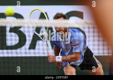 Paris, France. 02 juin 2024. Corentin Moutet lors de l'Open de France 2024 à Roland Garros le 2 juin 2024 à Paris. Photo de Laurent Zabulon/ABACAPRESS. COM Credit : Abaca Press/Alamy Live News Banque D'Images