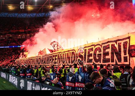 Pyrotechnik/Begalo fans/Ultras Borussia Dortmund ENG, Borussia Dortmund v. Real Madrid, Fussball, Champions League, finale, saison 2023/2024, 01.06.2024 Foto : Eibner-Pressefoto/Marcel von Fehrn Banque D'Images