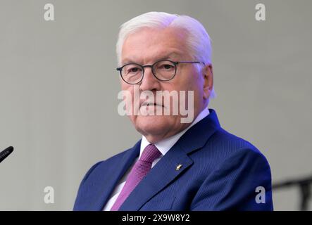 Bundespraesident Frank-Walter STEINMEIER haelt eine Rede beim Fest zum 75. Geburtstag des Grundgesetzes in der Villa Hammerschmidt in Bonn , 25.05.2024 Frank-Walter STEINMEIER , Président de l'Allemagne , 25.05.2024 *** le Président allemand Frank Walter STEINMEIER prononce un discours à l'occasion de la célébration du 75ème anniversaire de la Loi fondamentale à la Villa Hammerschmidt à Bonn , 25 05 2024 Frank Walter STEINMEIER , Président de l'Allemagne , 25 05 2024 Banque D'Images