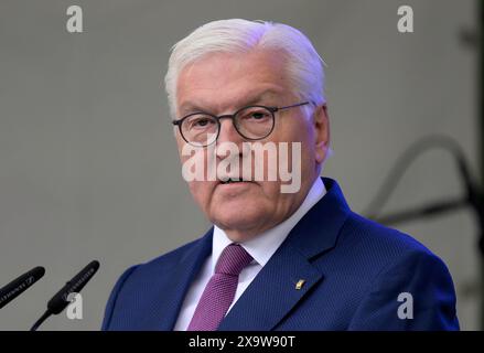 Bundespraesident Frank-Walter STEINMEIER haelt eine Rede beim Fest zum 75. Geburtstag des Grundgesetzes in der Villa Hammerschmidt in Bonn , 25.05.2024 Frank-Walter STEINMEIER , Président de l'Allemagne , 25.05.2024 *** le Président allemand Frank Walter STEINMEIER prononce un discours à l'occasion de la célébration du 75ème anniversaire de la Loi fondamentale à la Villa Hammerschmidt à Bonn , 25 05 2024 Frank Walter STEINMEIER , Président de l'Allemagne , 25 05 2024 Banque D'Images