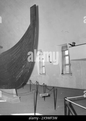 Effectif 1946 : réunion de 5 ans. La rencontre de l'enfant de 5 ans avec le passé. Stein Erik lors d'une visite du musée. Photo : aktuell / NTB Banque D'Images