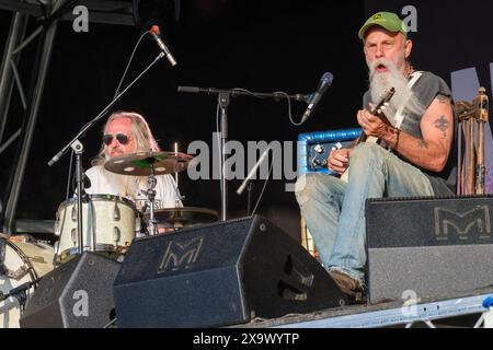 Dan Magnusson et Seasick Steve jouant au Wychwood Festival, Cheltenham, Royaume-Uni. 2 juin 2024 Banque D'Images