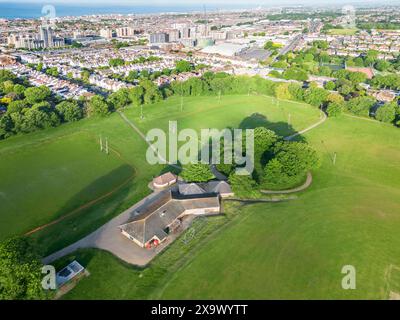 vue aérienne de la ville de hove et du terrain de loisirs regardant vers la côte dans l'est du sussex Banque D'Images