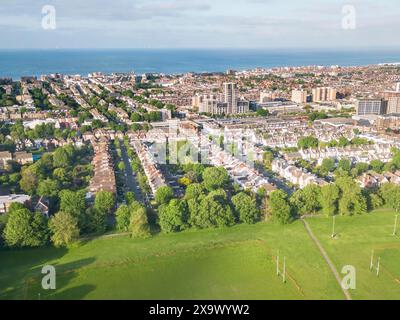 vue aérienne de la ville de hove et du terrain de loisirs regardant vers la côte dans l'est du sussex Banque D'Images