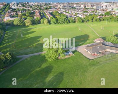 vue aérienne de la ville de hove et du terrain de loisirs dans l'est du sussex Banque D'Images