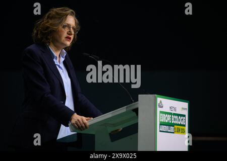 Aubervilliers, France. 02 juin 2024. Français les écologistes, anciennement connu sous le nom de leader du parti Europe-Ecologie-les Verts (EELV), Marie Toussaint, candidate aux élections européennes au Parlement européen lors de la dernière réunion de campagne du parti vert français les Ecologistes - Europe-Ecologie-les Verts (EELV), en prévision des prochaines élections européennes, à Aubervilliers, près de Paris, le 2 juin 2024. Photo Pierrick Villette/ABACAPRESS. COM Credit : Abaca Press/Alamy Live News Banque D'Images