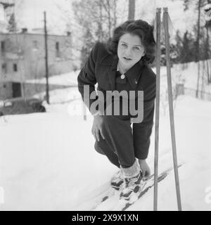 Aktuell 07-08-1946 : Margaret Bergersen fra Bergen. Eventyrlig flink 11-åring. Hun var 11 år da krigen brøt ut og som 13-åring kom Hun i kontakt Med hjemmefronten. Hun reddet hundrevis av russiske krigsfanger og 8 ganger ble hunn arrêert. Nå Bor Hun hos den sovjetiske handelsattasjeen i påvente av reise til Sovjetunionen. Foto : th. Skotaam / Aktuell / NTB ***Foto er ikke bildebehandlet*** le texte de cette image est traduit automatiquement Banque D'Images