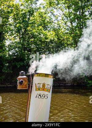 Bateau à vapeur sur la rivière Weaver à Northwich, Cheshire Banque D'Images