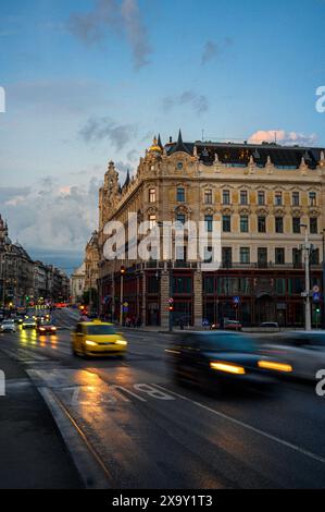 Ferenciek Tere, place Ferenciek (passage Parisien) tourné avec une grande vitesse d'obturation Banque D'Images