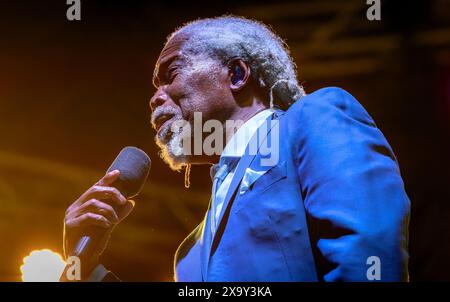 Leyland, Lancashire, dimanche 26 mai 2024. Le chanteur Billy Ocean se produit sur scène au festival annuel Music in the Park à Worden Park, Leyland. Credi Banque D'Images