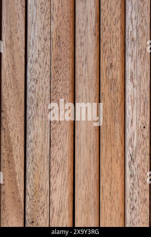 Lattes de bois utilisées pour fixer le verre sur les fenêtres, dans un atelier de menuiserie dans les montagnes andines orientales du centre de la Colombie. Banque D'Images