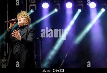 Leyland, Lancashire, dimanche 26 mai 2024. La chanteuse Katrina Leskanich se produit sur scène au festival annuel Music in the Park à Worden Park, Leyland. Banque D'Images