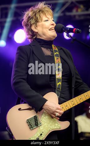 Leyland, Lancashire, dimanche 26 mai 2024. La chanteuse Katrina Leskanich se produit sur scène au festival annuel Music in the Park à Worden Park, Leyland. Banque D'Images