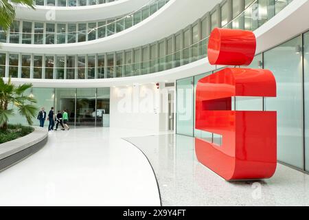 Sparkassen-logo im Atrium 20240603ad896 Hamburger Sparkasse Zentrale neue Haspa-Zentrale im Hamburger Deutschlandhaus Hauptgeschäftsstelle Innenstadt größte Sparkassen-filiale Deutschlands Schriftzug logo Firmenschild Banken Hamburg Deutschland Germany *** Sparkassen logo dans l'atrium 20240603ad896 Hamburger Sparkassen Sparkasse siège social siège social de la banque centrale de Hambourg siège social de Hambourg succursale en Allemagne lettrage logo entreprise signe banques Hambourg Allemagne Copyright : xAchimxDuwentästerx Banque D'Images