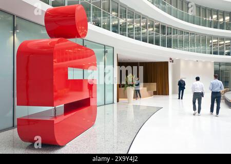 Sparkassen-logo im Atrium 20240603ad892 Hamburger Sparkasse Zentrale neue Haspa-Zentrale im Hamburger Deutschlandhaus Hauptgeschäftsstelle Innenstadt größte Sparkassen-filiale Deutschlands Schriftzug logo Firmenschild Banken Hamburg Deutschland Germany *** Sparkassen logo dans l'atrium 20240603ad892 Hamburger Sparkassen Sparkasse siège social siège social de la banque centrale de Hambourg siège social de Hambourg siège social de Hambourg succursale en Allemagne lettrage logo entreprise signe banques Hambourg Allemagne Copyright : xAchimxDuwentästerx Banque D'Images