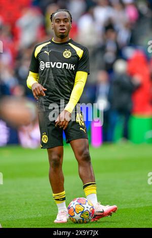 Londres, Angleterre. 01 juin 2024. Jamie Bynoe-Gittens (43) du Borussia Dortmund s'échauffe avant la finale de l'UEFA Champions League 2024 entre le Borussia Dortmund et le Real Madrid à Wembley à Londres. (Crédit photo : Gonzales photo - Tommaso Fimiano). Banque D'Images