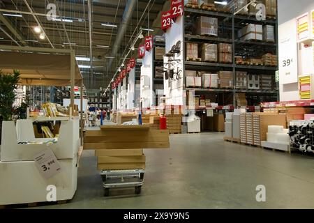 Allées d'entrepôt libre-service dans le magasin Ikea Barakaldo Bilbao pays Basque Espagne Banque D'Images