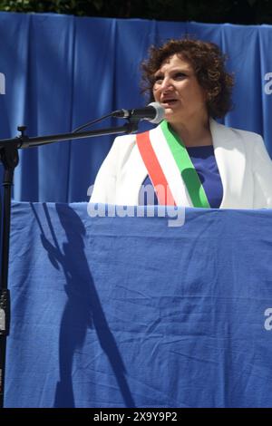 Arzano, Italie. 03 juin 2024. Maire d'Arzano, Cinzia Aruta lors de l'inauguration des travaux de l'Hôpital communautaire (Ospedale di Comunita) par le gouverneur de la région Campanie Vincenzo de Luca. (Photo de Salvatore Esposito/Pacific Press) crédit : Pacific Press Media production Corp./Alamy Live News Banque D'Images