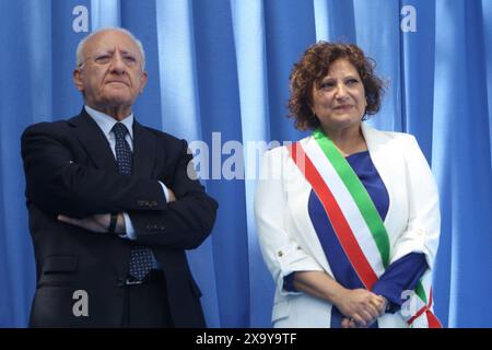 Arzano, Italie. 03 juin 2024. Vincenzo de Luca, Gouverneur de la région Campanie et Cinzia Aruta, Maire d'Arzano lors de l'inauguration des travaux de l'Hôpital communautaire (Ospedale di Comunita). (Photo de Salvatore Esposito/Pacific Press) crédit : Pacific Press Media production Corp./Alamy Live News Banque D'Images