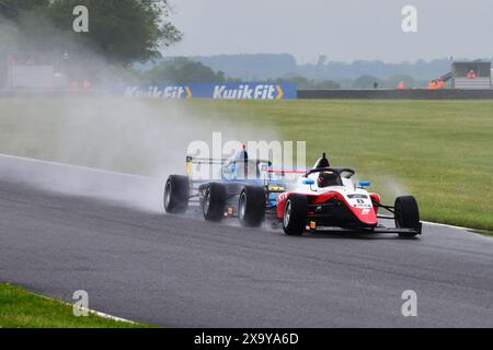 Kai Daryanani, Fortec Motorsport, ROKiT F4 British Championship, certifié par la FIA, trois courses de vingt minutes sur le week-end sur le Snetterton 30 Banque D'Images