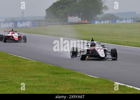 Reza Seewooruthun, Hitech Pulse-Eight, ROKiT F4 British Championship, certifié par la FIA, trois courses de vingt minutes sur le week-end sur le Snettert Banque D'Images