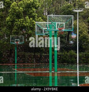 Le terrain de basket-ball d'une université de Wuhan, en Chine Banque D'Images