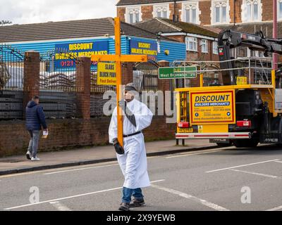 La marche annuelle du vendredi Saint de Witness le long de Soho Road à Birmingham. Banque D'Images