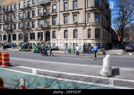 Les gens à la célébration de la fête de Patrick à New York Banque D'Images