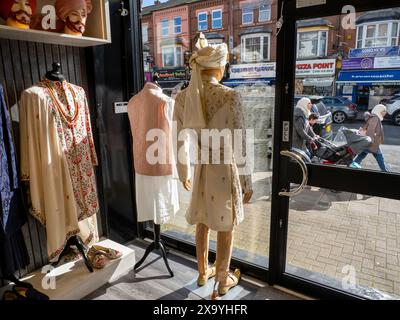 Magasins le long de Soho Road, un quartier multiculturel de Birmingham, la deuxième ville du Royaume-Uni. Banque D'Images
