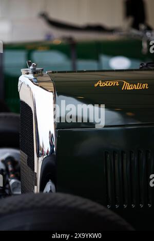 Voitures du Grand Prix Aston Martin des années 1930, participantes au Trophée Grover Williams lors de la 81e réunion des membres, Goodwood Motor Racing circuit, Chichester, Royaume-Uni Banque D'Images