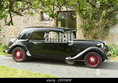 Noir Citroen traction avant Banque D'Images