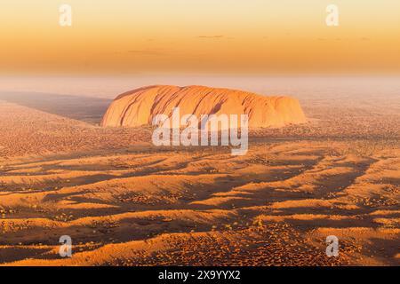 Vue aérienne du parc national Uluru-Kata Tjuta à Petermann, Australie. Banque D'Images