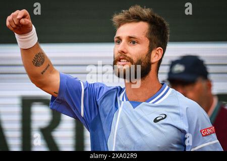 Corentin MOUTET de France lors de la huit journée du tournoi de tennis Roland-Garros 2024, ATP et WTA Grand Chelem le 02 juin 2024 au stade Roland-Garros à Paris, France Banque D'Images